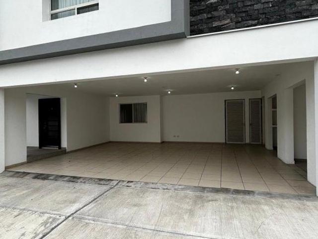 Casa en Venta en Bosques de las Cumbres C