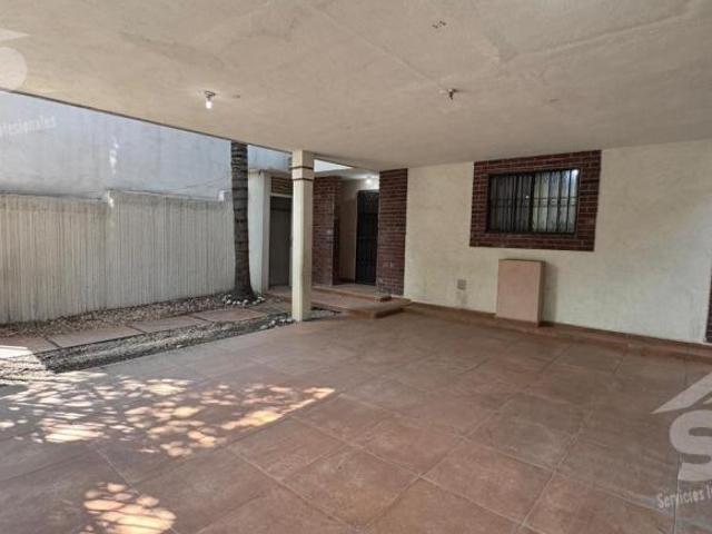 Casa en venta en Bosques de las cumbres frente a Plaza Cumbres