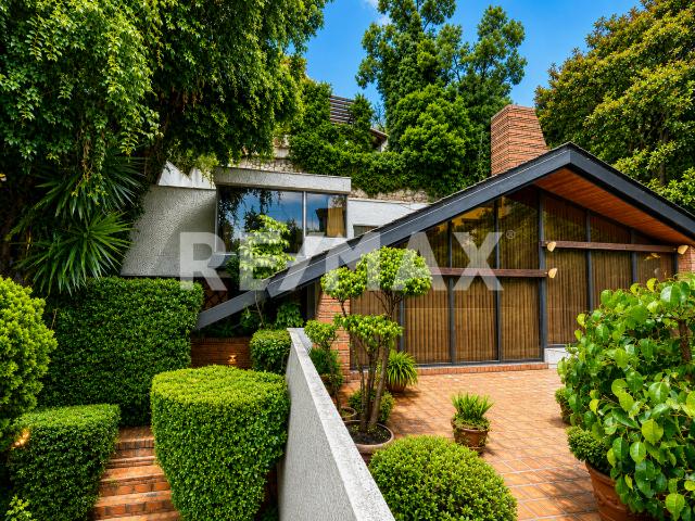 Venta Casa en Bosques de las Lomas | Exclusiva Ubicación y Gran Potencial