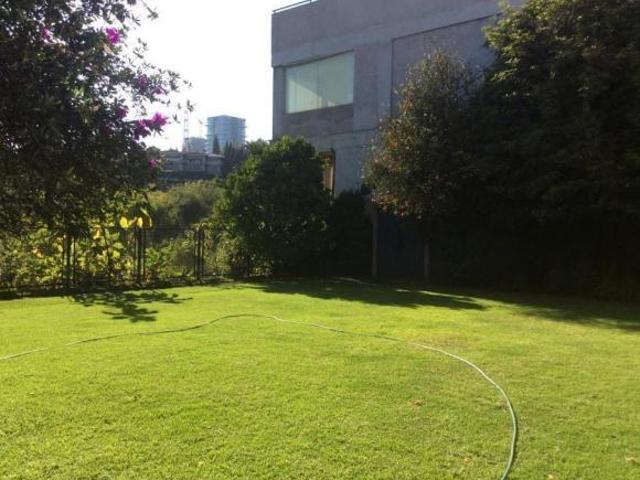 Casa en venta en Bosques de las Lomas para actualizar buena calle