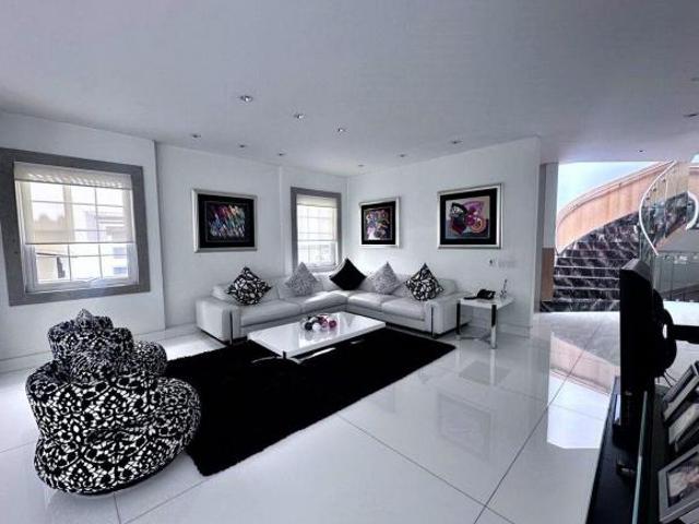 Casa en Venta en Bosques de las Lomas Residencial Las Villas m2c425