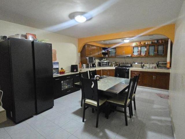CASA EN VENTA EN BOSQUES DE SAYLA, JARDINES DE MORELOS, ECATEPEC DE MORELOS
