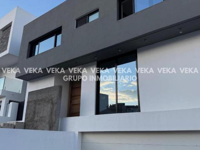 Casa en Venta en Bosques de San Francisco con Alberca y Rec. en Planta Baja