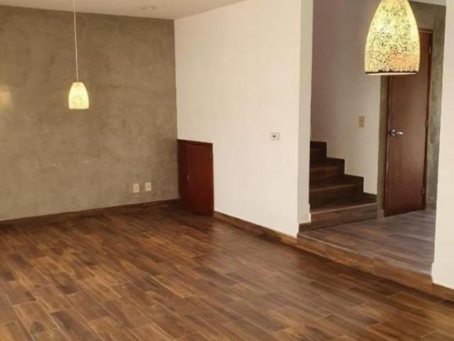 CASA EN VENTA EN BOSQUES DE SANTA ANITA