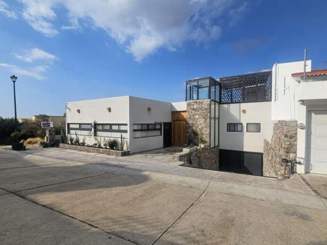 Casa en venta en Bosques del Refugio, frente a La Salle, León, Gto