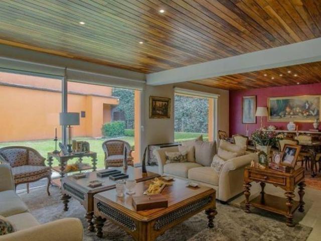 CASA EN VENTA EN BOSQUES, TERRENO PLANO Y MUY ILUMINADA CON BUENA TEMPERATURA
