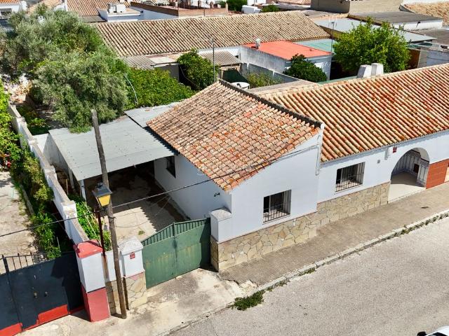 Casa en venta en Bornos. Casa de una planta con gran patio, huerto y garaje en Coto de Bornos. Casas.
