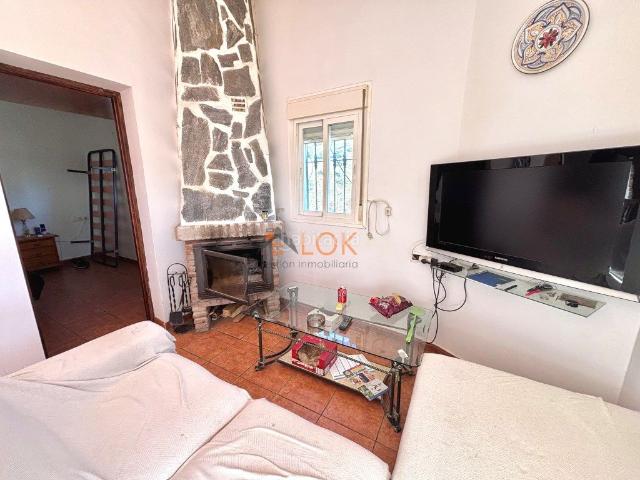 Casa en venta en Borge El. Finca, 5 hab, 2 salones, 2 cocinas, situada entre montañas. Casas Borge.