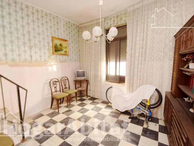 Casa en venta en Borriol. AMPLIA CASA ESQUINERA PARA REFORMAR CON TERRAZA Y BALCÓN. Casas.