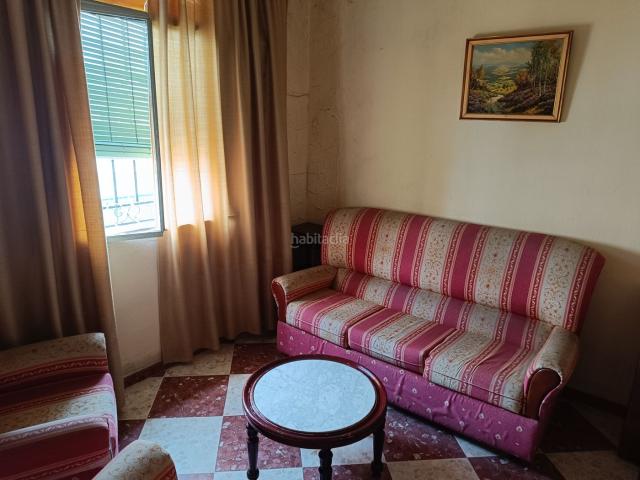 Casa en venta en Brenes. Vivienda de dos plantas con gran potencial en zona residencial. Casas.