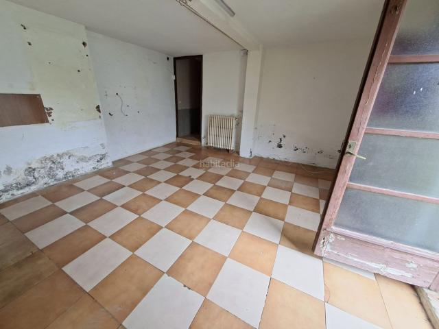 Casa en venta en Breda. Masia per reformar al centre de Breda. Casas.