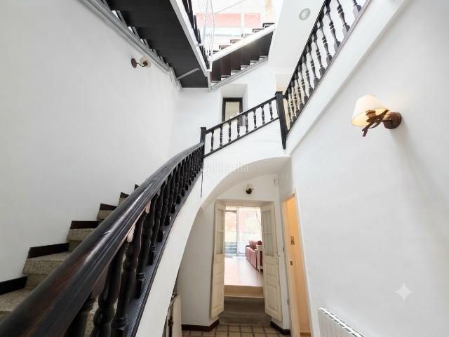 Casa en venta en Breda. Exclusiva vivienda unifamiliar con jardín y piscina en el centro de Breda. Casas.