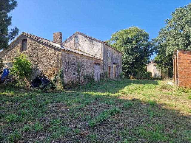 Casa en venta en Brión. Casas.