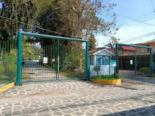 CASA EN VENTA EN BRIONES COATEPEC FRENTE AL COLEGIO LAS HAYAS