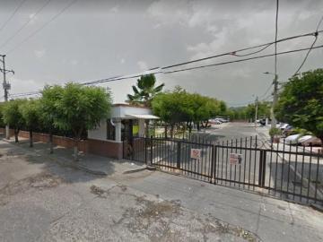 Casa En Venta En Cucuta En Av. Libertadores, El Tesoro V140926
