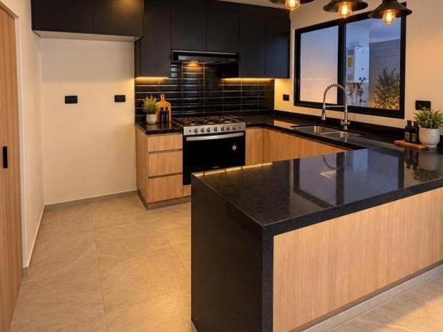 Casa en venta en Cuatro Vientos, Sanctorum, 3 recámaras y jardín