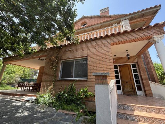 Casa en venta en Cubelles, Mas Trader Corral d´En Tort Corral d´En Cona. Oportunidad Casa unifamiliar aislada en zona santa Maria, en gran solar de 950 m2, en Cubelles. Casas.