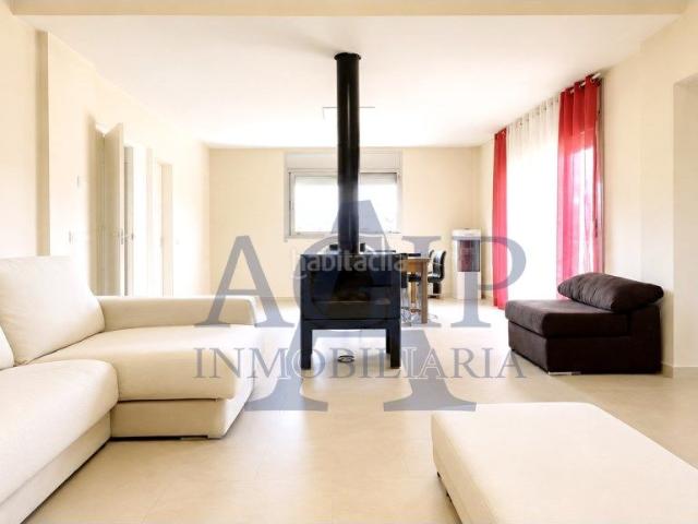 Casa en venta en Cubelles, Mas Trader Corral d´En Tort Corral d´En Cona. Espectacular vivienda unifamiliar con piscina, 408 m construidos y vistas panorámicas a la montaña en Cubelles. Casas.
