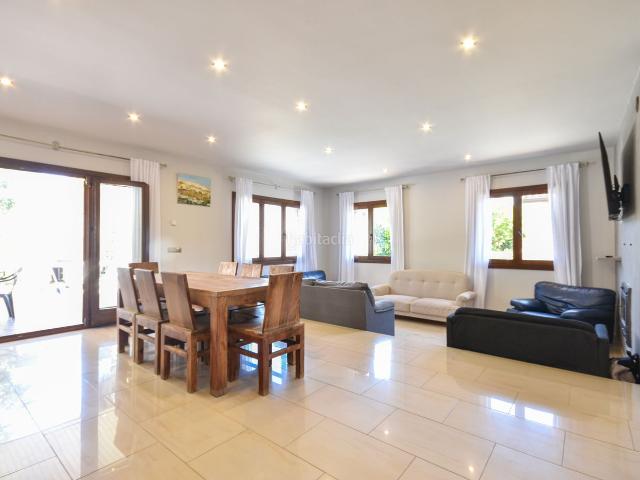 Casa en venta en Cubelles, Mas Trader Corral d´En Tort Corral d´En Cona. Villa de lujo a solo 6 minutos de la playa. Casas.