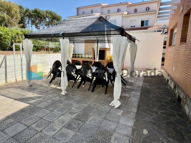 Casa en venta en Cubelles, Bardaji El Molí de Baix. TORRE INDEPENDIENTE AL LADO ESTACION, COLEGIOS Y NUCLEO URBANO. Casas.