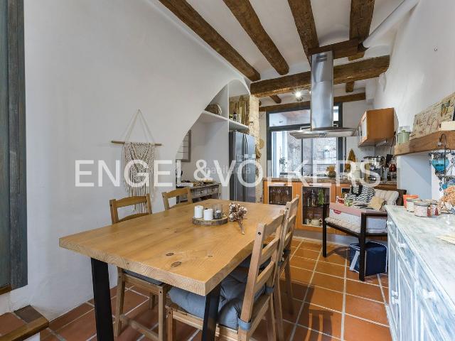 Casa adosada en venta en Cubelles, El Castell de Cubelles. Casa de pueblo en pleno centro. Casas adosadas.
