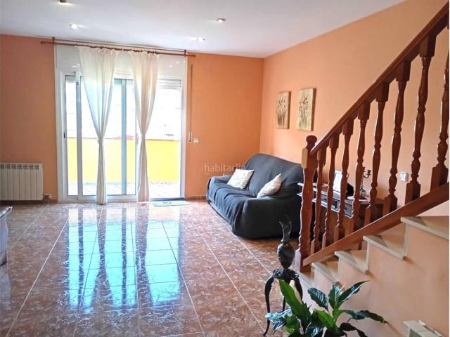 Casa en venta en Cubelles, Santa Maria l´Eixample Sud Sumella. MAGNÍFICA ! CASA ADOSADA EN CUBELLES CENTRO, 4 HAB 270 M2 4 TERRAZAS GARAJE 91 M2 CUBELLES. Casas.