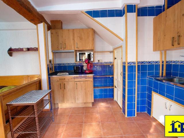 Casa en venta en Cuenca, Centro. Se vende casa en el centro de Cuenca, ideal para inversión turística. Casas.