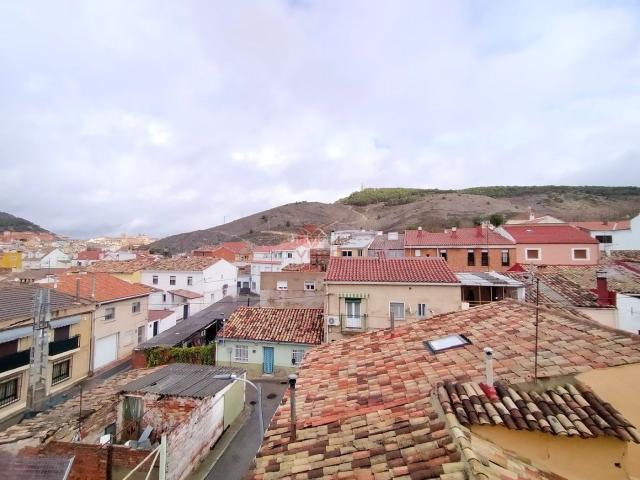 Casa en venta en Cuenca, Los Tiradores. CASA DE TRES PLANTAS SEMINUEVA. MUY AMPLIA Y CON EXCELENTES VISTAS. GRAN TERRAZA. Casas.