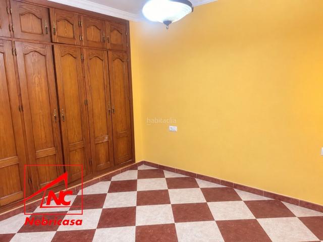Casa en venta en Cuervo de Sevilla El. Casa en planta baja en El Cuervo. Situada en la zona del Colegio Público Antonio Gala, próxima a la Nacional IV y con buena comuni. Casas Cuervo de Sevilla.