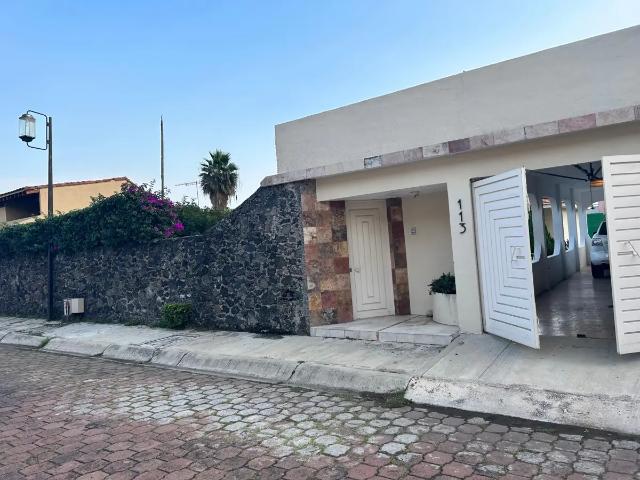 Casa en Venta en Cuernavaca, con bungalow Jardines de Reforma, con Amplios Espacios