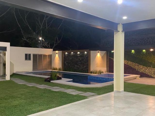 Casa en venta en Cuernavaca, Lomas de Vista Hermosa, Fraccionamiento, vigilancia
