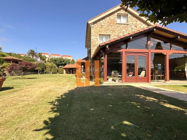 Casa en venta en Culleredo, A Zapateira. Casa independiente de piedra y reformada en A Zapateira. Casas.