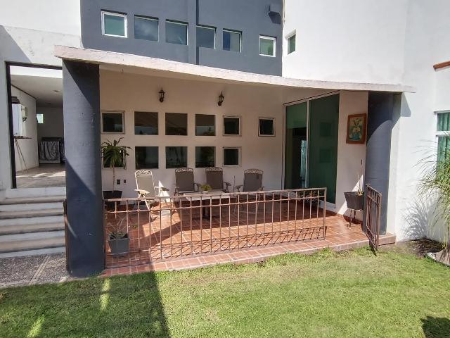 Casa en Venta en Cumbres del Cimatario con 3 rec con ba?o completo