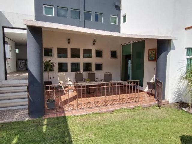 Casa en Venta en Cumbres del Cimatario con 3 rec con baño completo