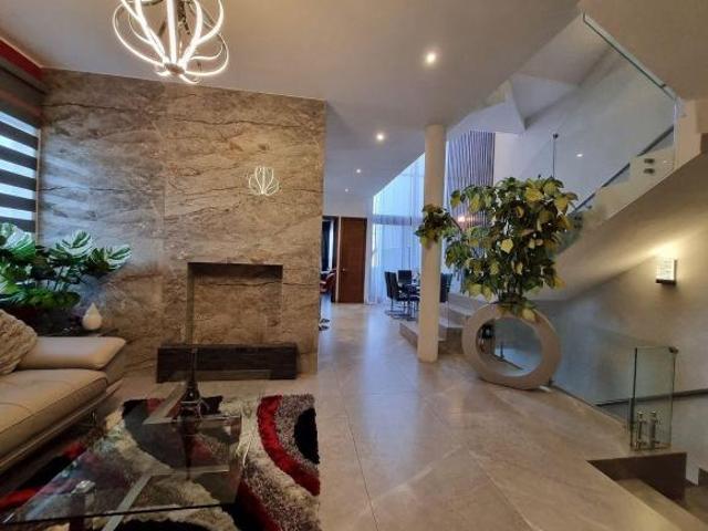 CASA EN VENTA EN CUMBRES ELITE PREMIER MONTERREY CON ALBERCA Y PANELES SOLARES