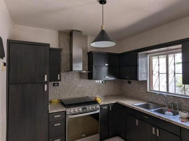 CASA EN VENTA EN CUMBRES UNIVERSIDAD