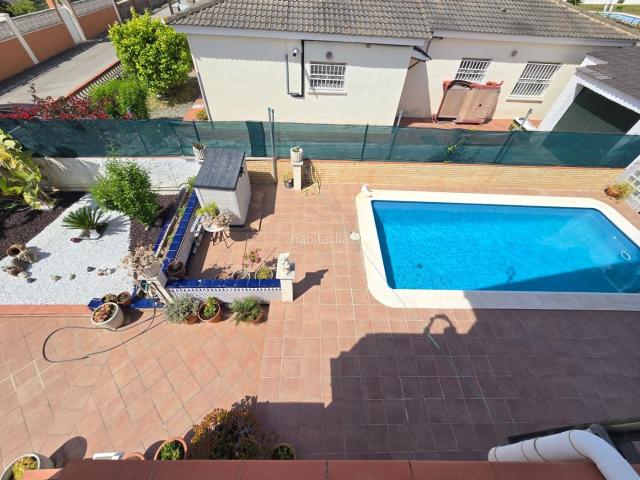 Casa en venta en Cunit, Cunit Residencial Costa Dorada. Piso independiente con jardín y piscina. Casas.