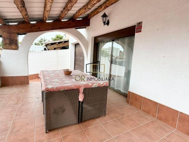 Casa en venta en Cunit, Cunit Residencial Costa Dorada. Casa adosada esquinera con jardín y gran terraza a 12 minutos de la playa en Cunit. Casas.