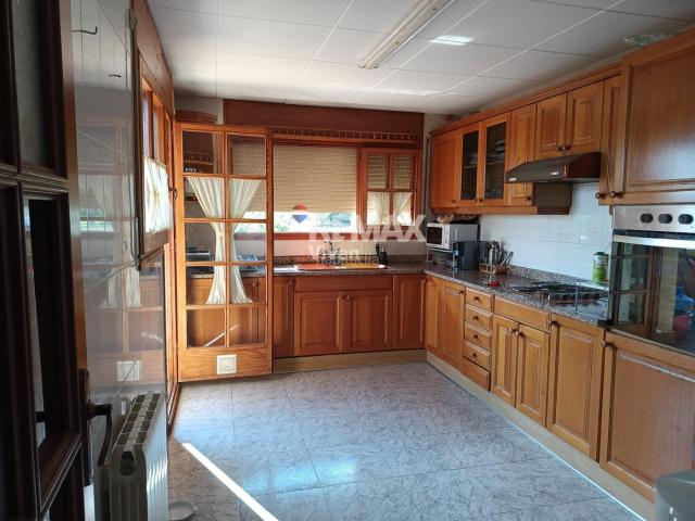 Casa en venta en Cunit, Cunit Residencial Costa Dorada. Céntrica, vistas MAR para 2 familias. Casas.