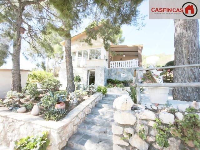 Casa en venta en Cunit, Costa Cunit Els Jardins Els Rosers Costa Dorada. CASA INDEPENDIENTE CON PARCELA 579 M2 URBANIZ. LOS ROSALES DE CUNIT. Casas.