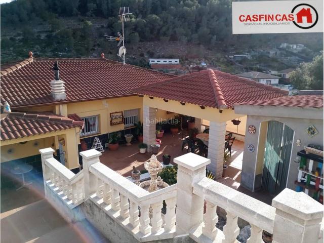 Casa en venta en Cunit, Costa Cunit Els Jardins Els Rosers Costa Dorada. ESPECTACULAR! CHALET ADAPTADO COMO 2 VIVIENDAS INDEPENDIENTES VISTAS PANORÁMICAS AL MAR LOS ROSALES CUNIT. Casas.