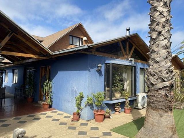 CASA EN VENTA EN CURICO, CERCA A AV. ESPAÑA