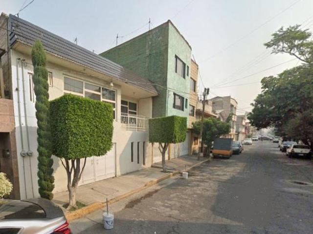 Casa en venta en C Benito Juárez, 57000 Cdad. Nezahualcóyotl, Méx