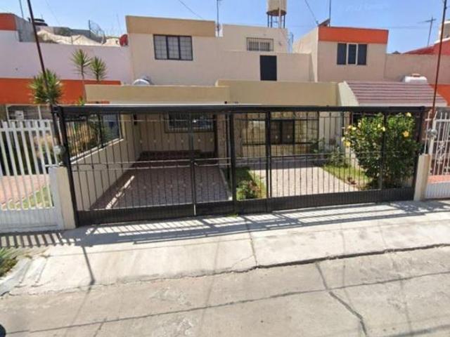 Casa en venta en C. Bruno Moreno, Jardines Alcalde, Guadalajara, Jalisco