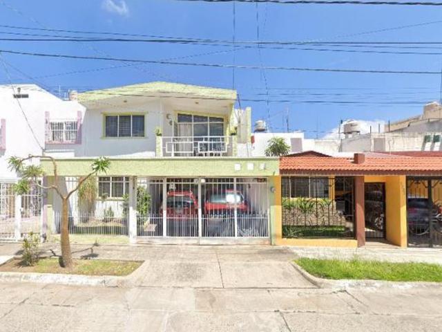 Casa en Venta en C El Parian Jardines del Country Guadalajara