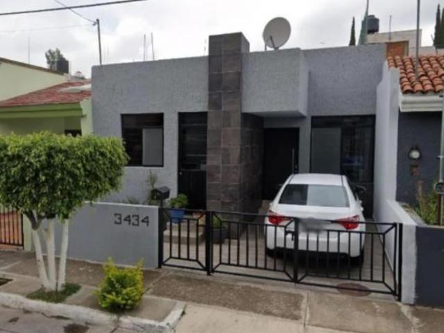 CASA EN VENTA EN C. ISLA GROELANDIA COL. JARDINES DEL SUR GUADALAJARA C.P. 44950 | JALISCO