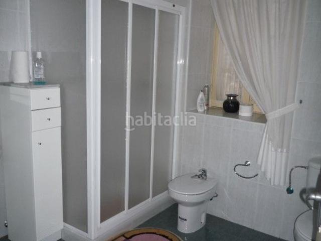 Casa en venta en Cacabelos. Casa céntrica en Cacabelos, a 50 mtr de la plaza del Ayuntamiento. Casas.