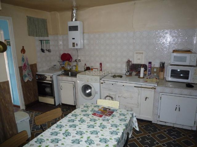 Casa en venta en Cacabelos. Casa con terreno en Cacabelos. Casas.