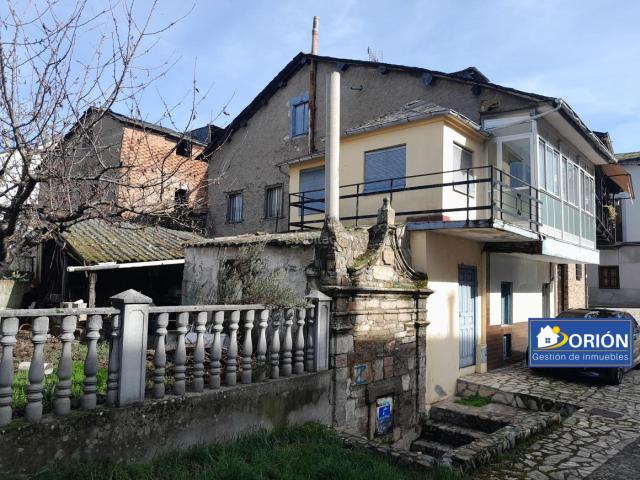 Casa en venta en Cacabelos. CASA CON PATIO PARA REFORMAR EN CACABELOS. Casas.