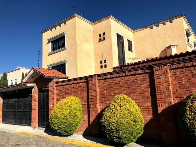 CASA EN VENTA EN CACALOMAC?N | PRIVADA DE CORREDORES